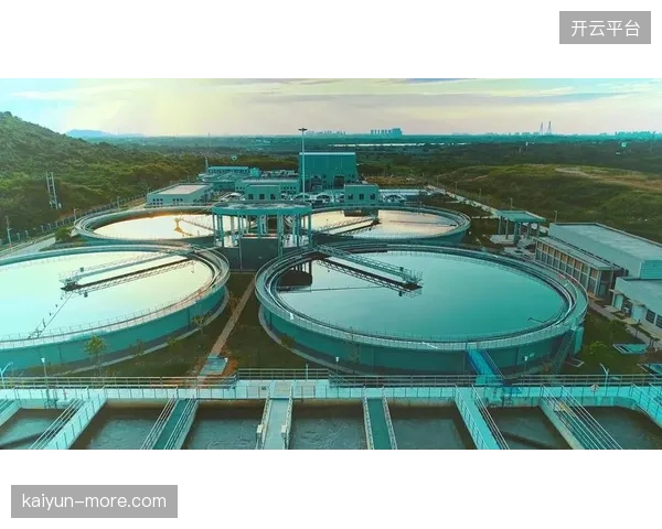 仅有不到15%的公共游泳馆实现了水质24小时在线监测，高频次人工检测仍是主流但存在盲区